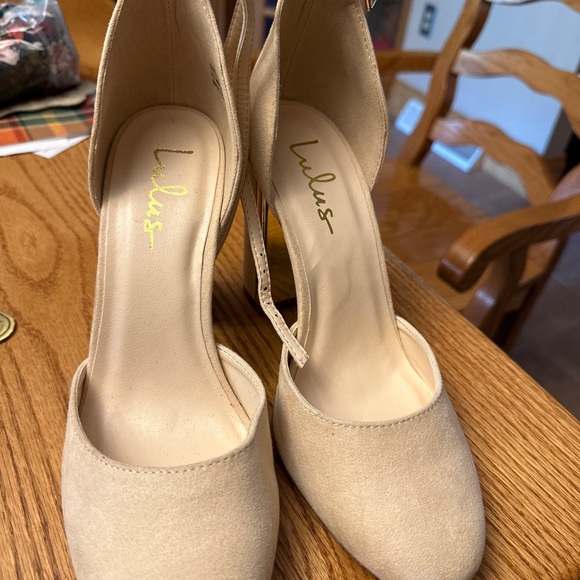 Lulus cream velvet gold accent on heel 8. - Picture 2 of 9